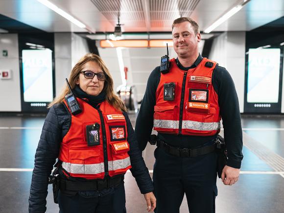 Zwei Sicherheitsdienstmitarbeiter der Wiener Linien